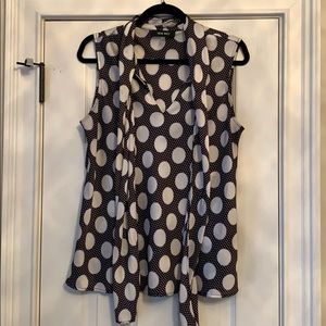 Sleeveless Nine West Blouse. 💜